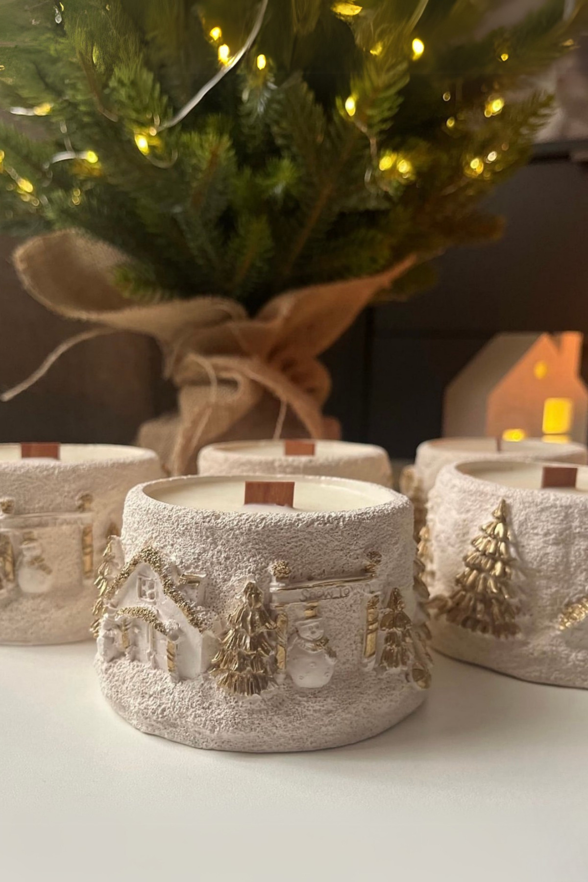 Scented Soy Candle with Wood Wick Gold White 2