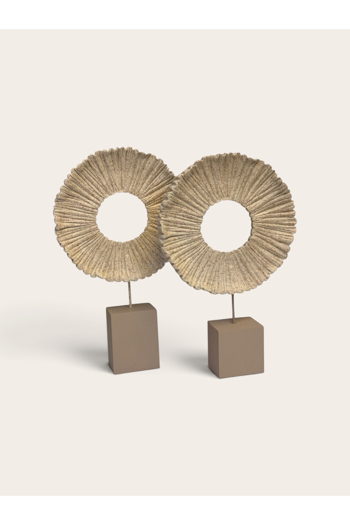 Decorative dual ring sculpture, 28 cm and 26 cm